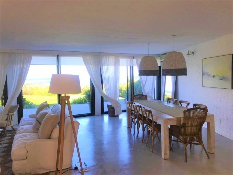 Excelente departamento reciclado estilo casa sobre el mar en Montoya